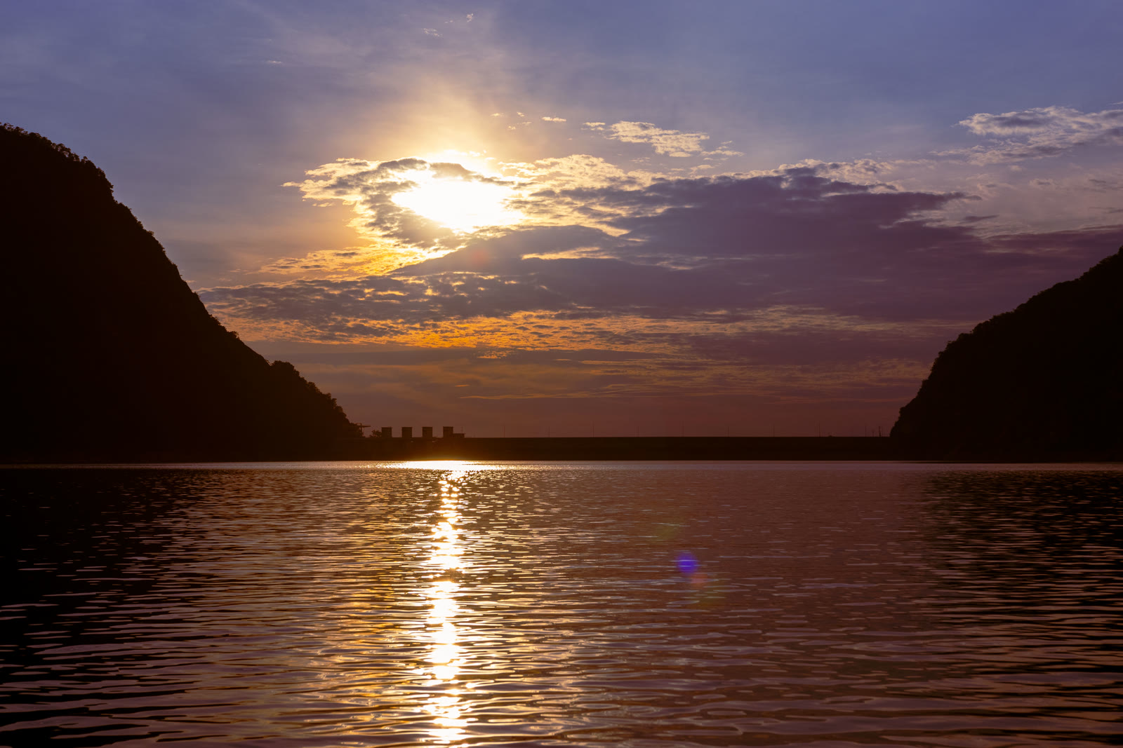 Atardecer sobre el Embalse de Topocoro, Altos de Yariguíes