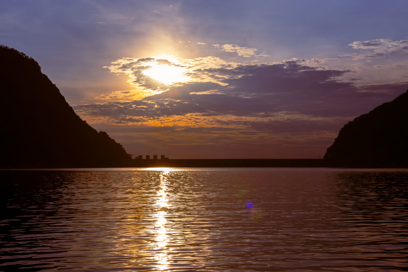 Atardecer sobre el Embalse de Topocoro, Altos de Yariguíes